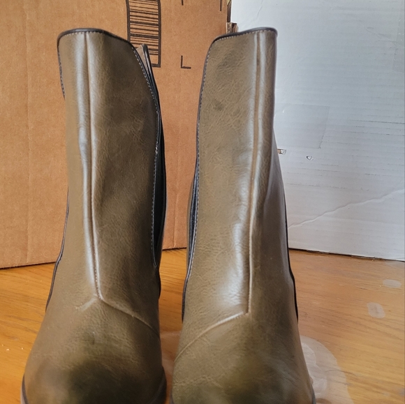 Penny Loves Kenny 7M Tumbled Olive Green Slip on heeled boots - Picture 4 of 9